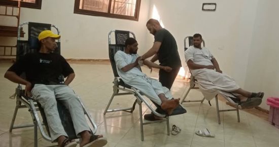 قطرة دم تساوى حياة.. مركز شباب أولاد الشيخ بأرمنت يستقبل حملة تبرع بالدم