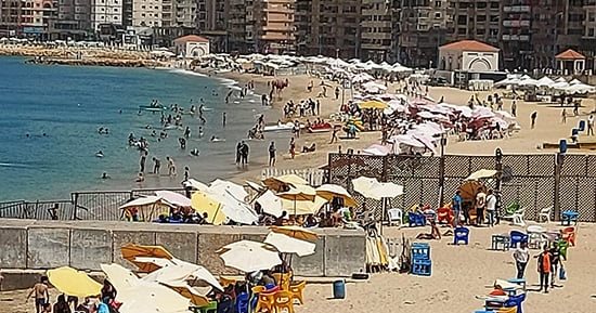 شواطئ الإسكندرية جاهزة لاستقبال المصطافين مع بداية الموسم