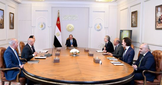 الرئيس السيسى يبحث مع رئيس شركة "ألستوم الفرنسية العالمية" مستجدات المجمع الصناعى ببرج العرب وتطورات مشروع الخط السادس للمترو وإدارة وتشغيل "المونوريل".. ويشدد على تحقيق رؤية الدولة في تطوير قطاع النقل