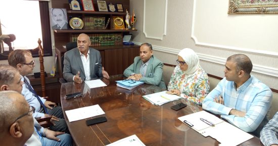 مناقشة ملف التصالح على مخالفات البناء المقدمة من المواطنين بسوهاج