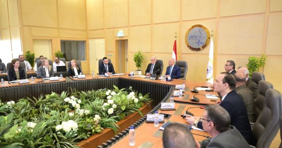 كامل الوزير يبحث مع سفير السويد إنشاء مصانع سيارات ومحطات شحن كهربائية