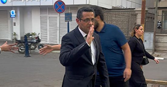 توافد الصحفيين لتقديم واجب العزاء في شقيقة خالد البلشي بمسجد عمر مكرم