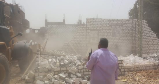 تنفيذ 7 قرارات إزالة لتعديات على أملاك الدولة فى قوص بقنا   
