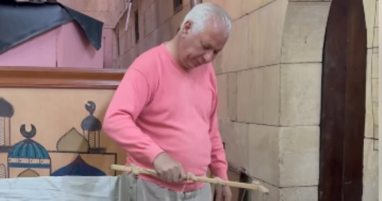 اضحك العروسة تطلعت حلوة.... شاهد حكاية مصطفى توفيق مع 25 سنة إبداع فى صناعة الماريونيت