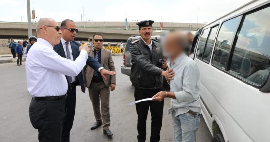 محافظ القاهرة يسحب رخص سيارات مخالفة بمحيط موقف السلام الجديد.. صور