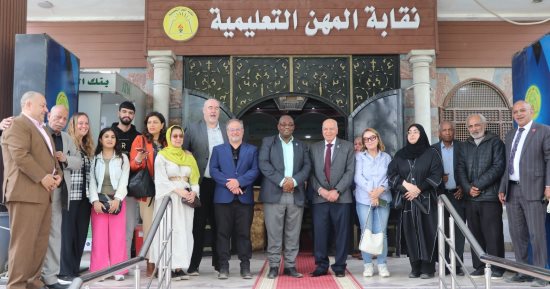 نقيب المعلمين يستقبل وفدا من المنظمة الدولية للتربية 