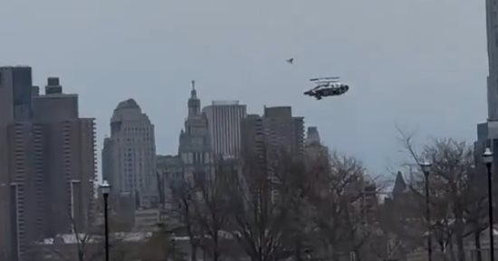 شاهد تحطم مروحية فى نهر هادسون بمدينة نيويورك أدى لمقتل 6 أشخاص