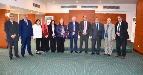 رئيس جامعة حلوان يستقبل اللجنة العلمية لترقية الأساتذة بمجال السياحة والفنادق