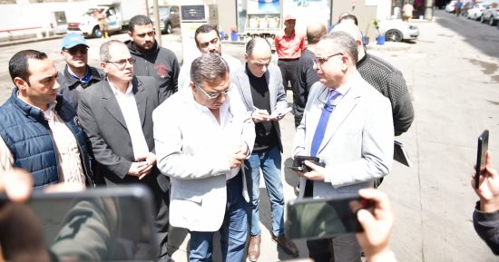 محافظ الدقهلية يتفقد محطات الوقود ومواقف السيارات للتأكد من تطبيق التعريفة