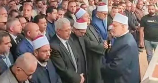 قيادات الأزهر يؤدون صلاة الجنازة على والد رئيس جامعة الأزهر