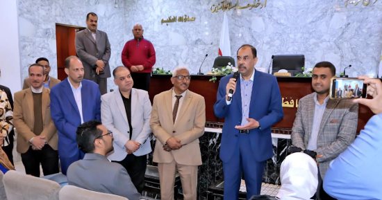 محافظ سوهاج يسلم 100 كفالة مالية للأسر الأولى بالرعاية