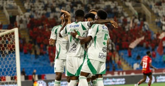 الأهلي يتخطى الرائد بثنائية فى الدوري السعودي (فيديو)