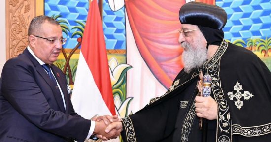 محافظ جنوب سيناء يدعو البابا تواضروس لزيارة المحافظة