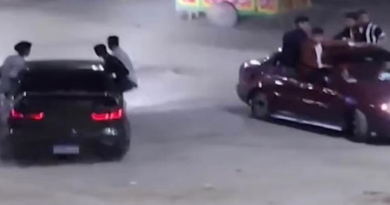 ضبط المتهمين بالاستعراض بسيارات بموكب زفاف فى أسيوط