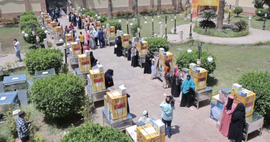 محافظ سوهاج يسلم 25 جهاز عروس للفتيات الأولى بالرعاية