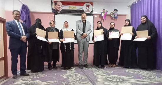 تعليم سوهاج تكرم الأمهات المثاليات من المعلمات بإدارة أخميم التعليمية