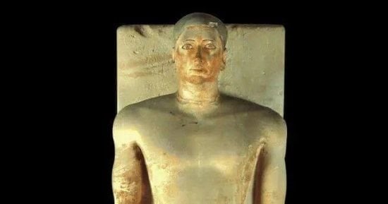 مقتنيات المتحف المصرى.. تمثالان مطليان من الحجر الجيرى