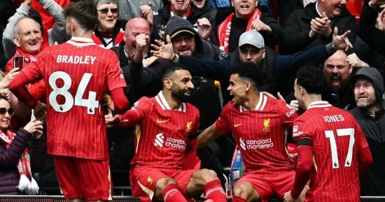 صلاح يتصدر قائمة ليفربول المتجهة إلى آسيا استعدادا للموسم الجديد