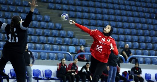 سيدات يد الأهلى يفزن على سبورتنج 33-23 فى الدورى