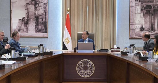 رئيس الوزراء يتابع موقف سداد مستحقات الشركاء الأجانب بقطاع البترول