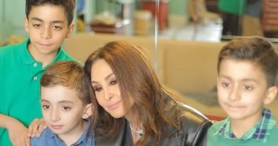 إليسا عن الطفل براين المريض بالسرطان: زرته كرمال فرّحه بس هو اللى فرّحنى