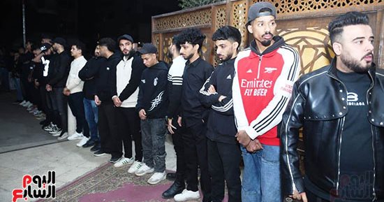 لاعبو الزمالك يتوافدون على عزاء إبراهيم شيكا.. فيديو 