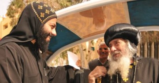 كيف كان يقضى البابا شنودة الثالث أسبوع الآلام؟.. سكرتيره يوضح