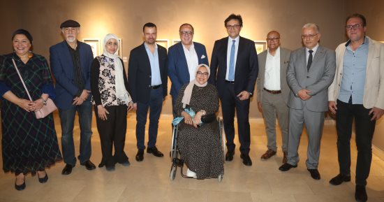 وزير الثقافة يتفقد معارض الفنون التشكيلية احتفالا باليوم العالمى للفن