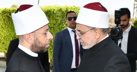 وزير الأوقاف على رأس وفد من قيادات الوزارة لتقديم العزاء فى والد رئيس جامعة الأزهر