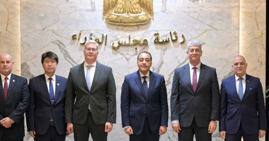 رئيس الوزراء يشهد توقيع حزمة من العقود الخاصة بمقاول الائتلاف المصرى الصينى المشترك