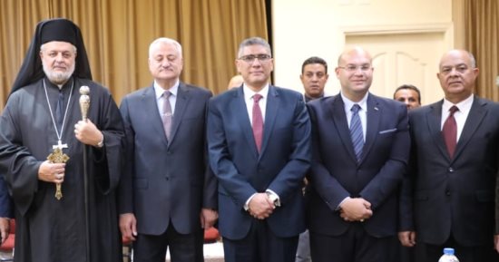 محافظ الجيزة يزور الكنيسة الكاثوليكية لتقديم التهنئة بمناسبة عيد القيامة