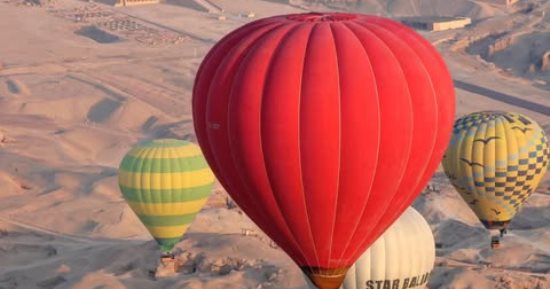 سماء الأقصر تشهد تحليق 70 رحلة بالون طائر على متنها 1800 سائح.. صور