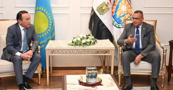 محافظ جنوب سيناء يستقبل سفير كازاخستان لتعزيز العلاقات وبحث سبل التعاون