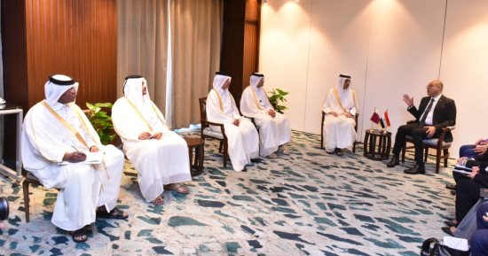 وزير العمل يُناقش مع نظيره القطري ملفات تنقل الأيدي العاملة و"الربط الإلكتروني"