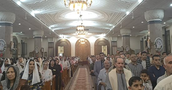 قداس عيد القيامة بكاتدرائية الشهيدين كيرياكوس ويوليطة أمه بسوهاج.. فيديو