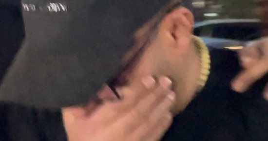 انهيار السقا وصلاح عبد الله وعلاء مرسى.. ونوبة بكاء داخل عزاء الراحل سليمان عيد