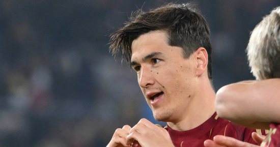 روما ضد هيلاس فيرونا.. الجيالوروسي يتقدم في الشوط الأول 1-0 "فيديو"
