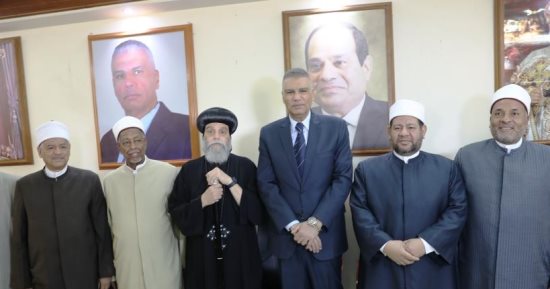 محافظ أسوان يهنئ الأقباط بمناسبة عيد القيامة المجيد.. صور