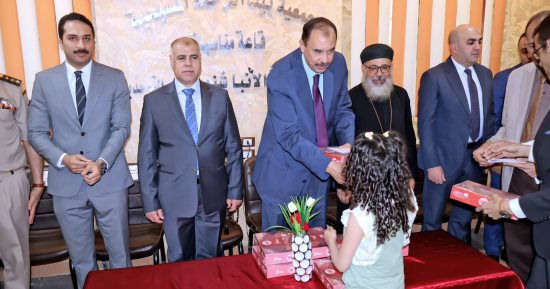 محافظ سوهاج يشارك أطفال "بيت الرحمة" فرحتهم بعيد القيامة ويوزع عليهم الهدايا