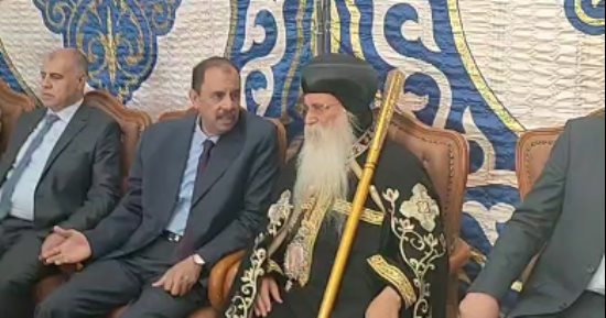 محافظ سوهاج يزور كنائس المحافظة للتهنئة بعيد القيامة المجيد.. فيديو