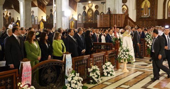 وفد حزب الجبهة الوطنية يشارك في قداس عيد القيامة ويهنئ البابا تواضروس