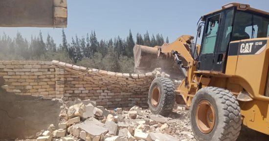 إزالة 10 حالات لتعديات بالبناء المخالف على أملاك الدولة فى الإسماعيلية