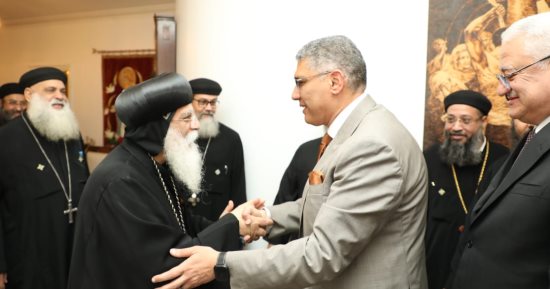 محافظ الجيزة يزور مقر مطرانية الأقباط الأرثوذكس بأكتوبر وأوسيم للتهنئة بعيد القيامة