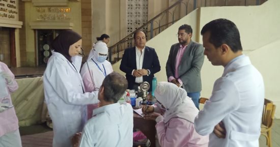 الفرق الطبية المتنقلة للرعاية الصحية تتفقد محيط كنائس أسوان