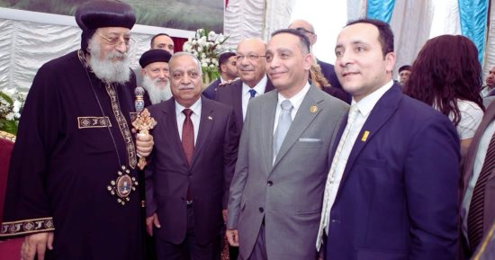وفد الحزب المصرى الديمقراطى يقدم التهنئة للبابا تواضروس بمناسبة عيد القيامة