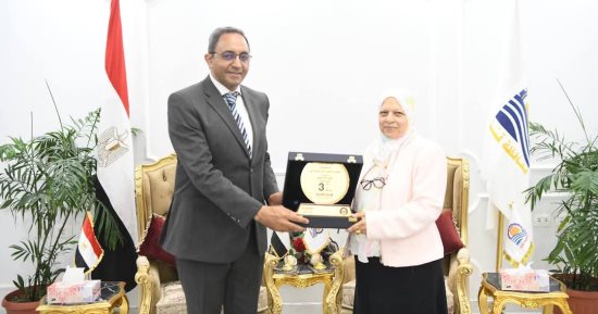 محافظ قنا يشارك فى حفل "مؤسسة العربى" عضو التحالف الوطنى لتكريم 20 أماً مثالية