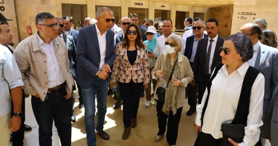 مستشارا الرئيس السيسي ووزيرة التنمية المحلية يتابعون تطوير منطقة الأهرامات