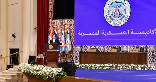 الرئيس السيسى يؤكد أهمية الاقتداء بالإمام السيوطى كنموذج يحتذى به
