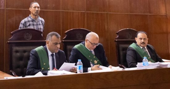 السجن المؤبد لعامل وزوجته قتلا ابنتهما خنقا لتأديبها فى سوهاج
