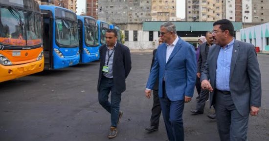 محافظ الإسكندرية يتفقد جراج تشغيل وصيانة أتوبيسات هيئة النقل العام بسيدى بشر